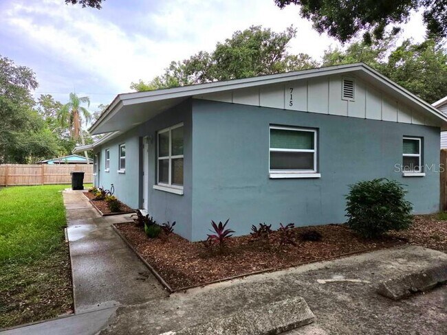 Primary Photo - 715 6th Ave NE