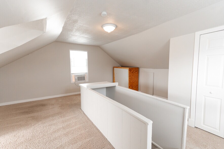 Building Photo - 223 E Pennview St