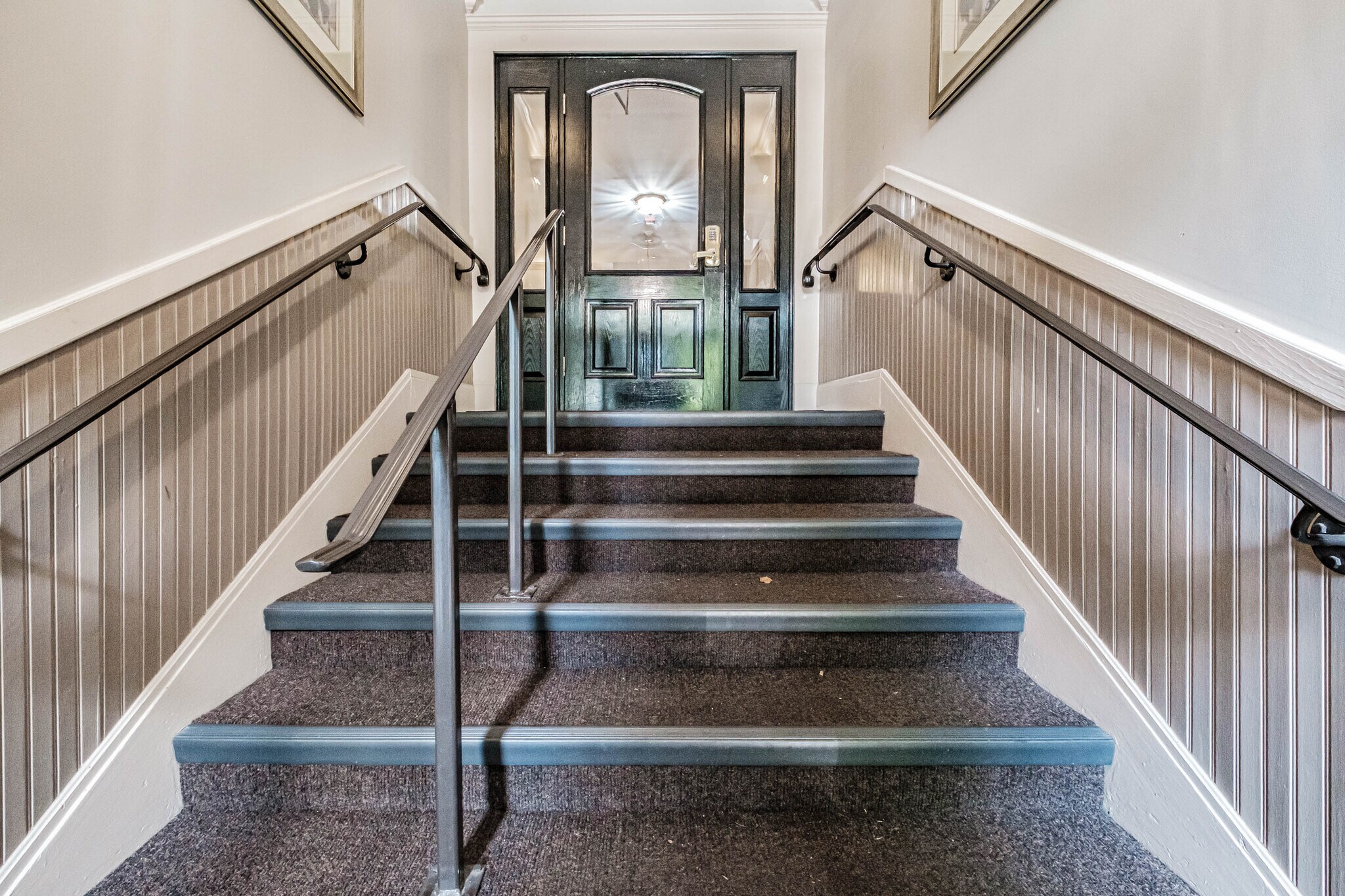 Building Photo - 197 Pine St