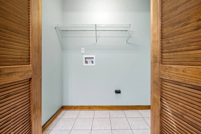 Building Photo - 514 Highland Ave