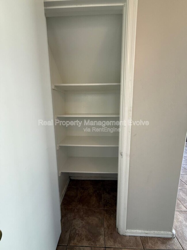 Building Photo - 3930 W Irwin Ave