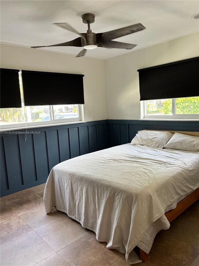 Building Photo - 2002 NE 43rd St