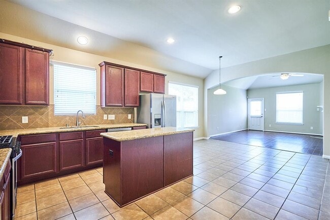 Building Photo - 1218 Maple Ace Dr