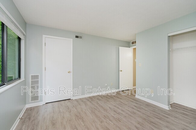 Building Photo - 4540 Village Ct