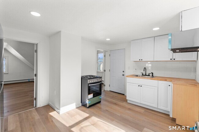 Building Photo - 26-28-28 Mc Lean St