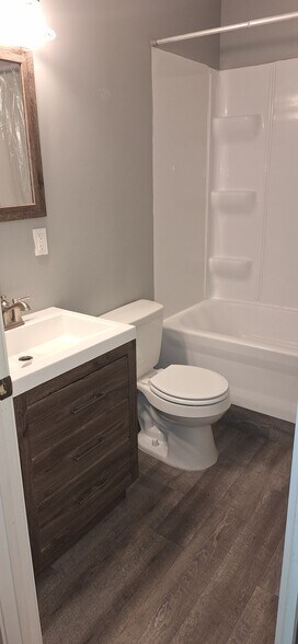 Second Floor Bathroom - 719 Polk St