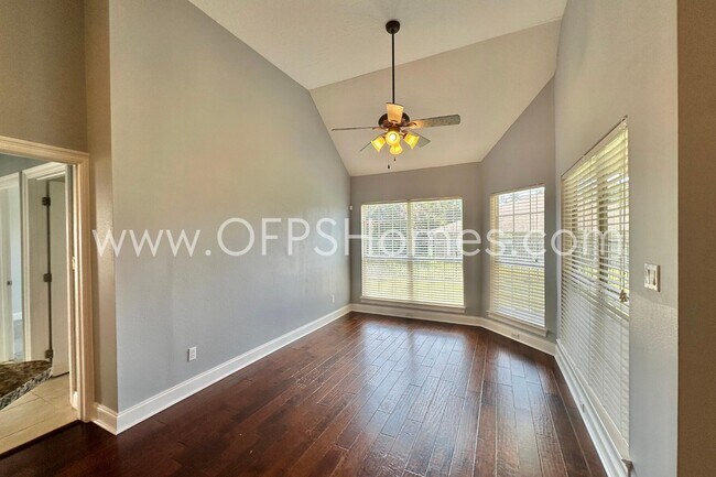 Building Photo - 4611 Chanan Dr