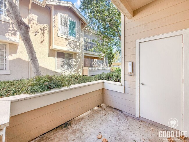 Building Photo - Spacious 3BR/2BA Condo with Balcony in Lem...