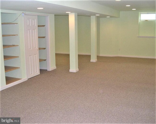 Building Photo - 1359 Chase Rd