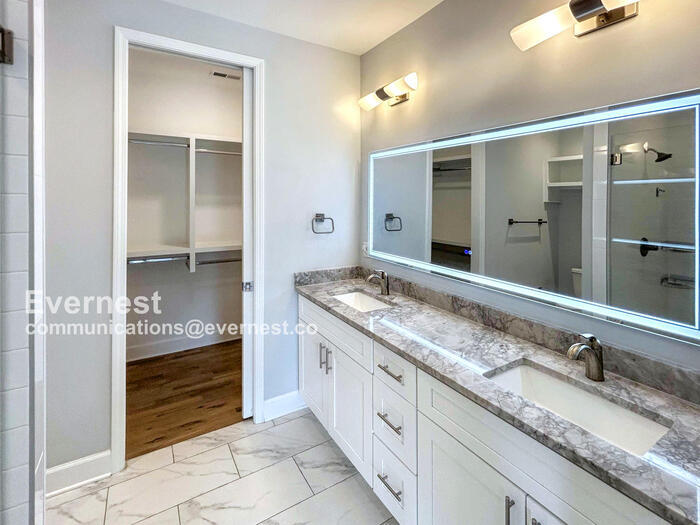 Building Photo - 1930 Herman St