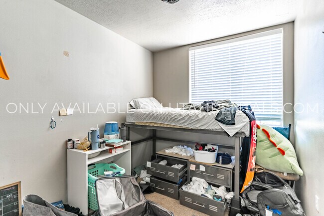 Building Photo - 838 E 700 N