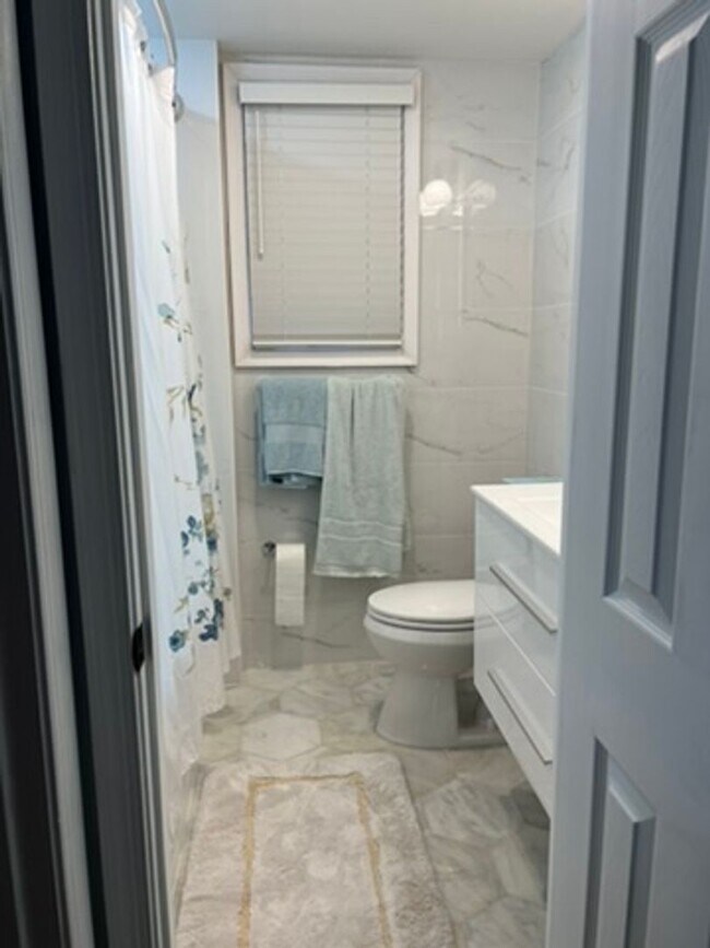 Building Photo - Gorgeous, fully remodeled 5 bed 3 bath centrally located in Great Falls