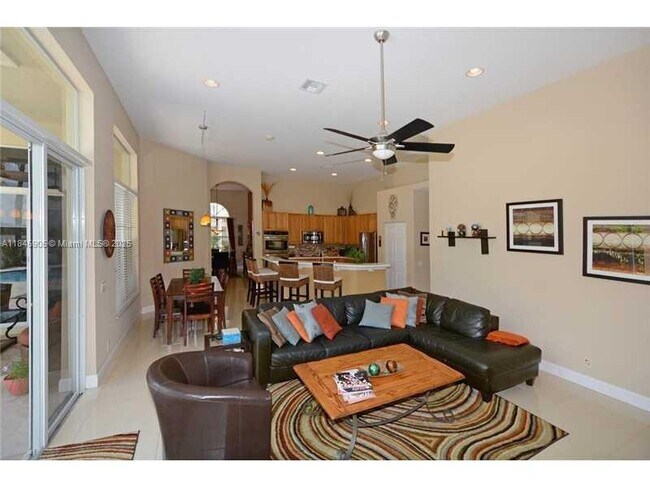 Building Photo - 896 Marina Dr