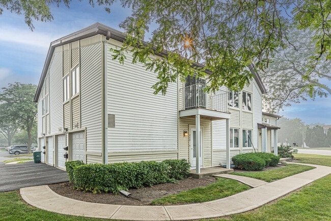 Building Photo - 608 W Inverrary Ln