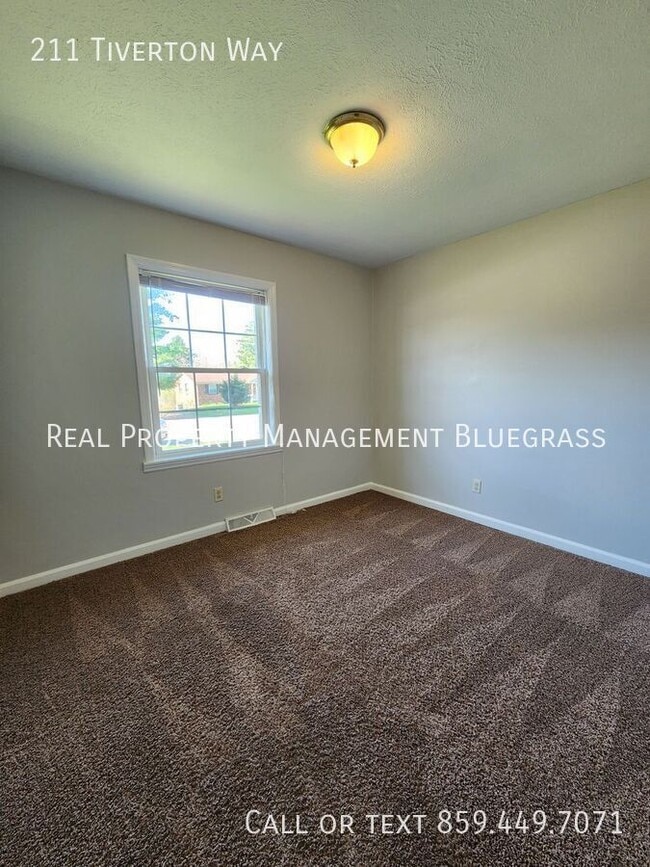 Building Photo - 211 E Tiverton Way