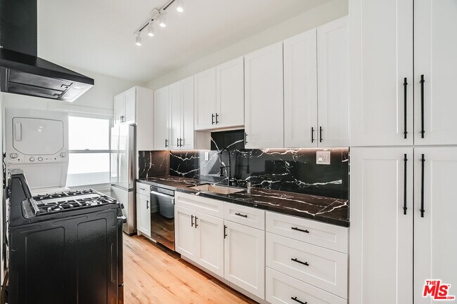 Primary Photo - 151 N Swall Dr