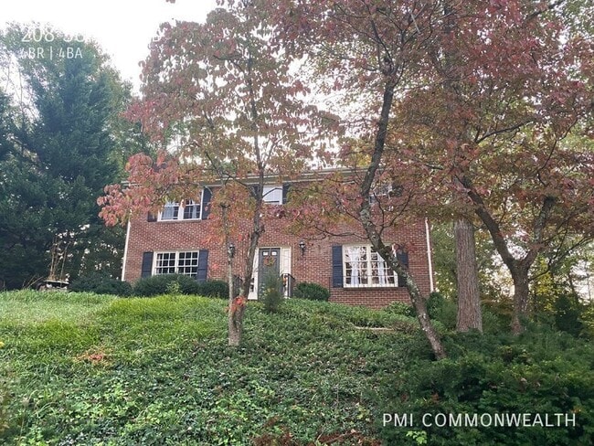 Building Photo - 208 Surrey Rd