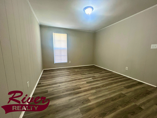 Building Photo - | $1475 | Beautiful 4-Bedroom, 2-bathroom ...