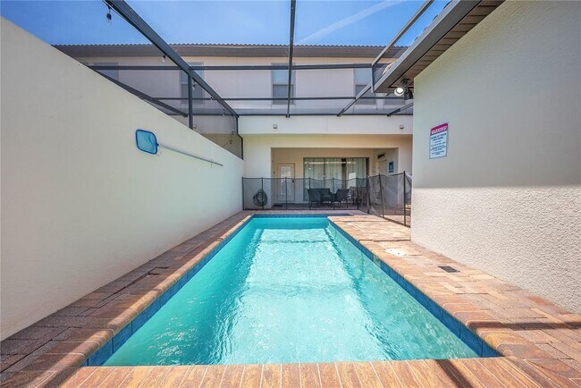 Building Photo - 2027 Majorca Dr