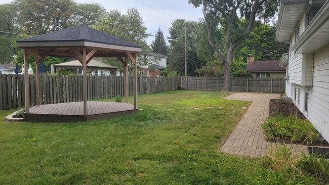 Building Photo - 308 Tamarack Ave