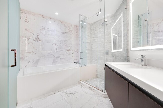 Building Photo - 851 NE 1st Ave