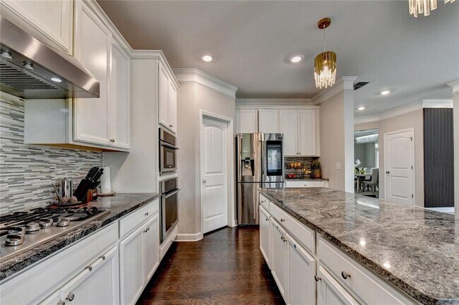 Building Photo - 6035 Ashborough Park