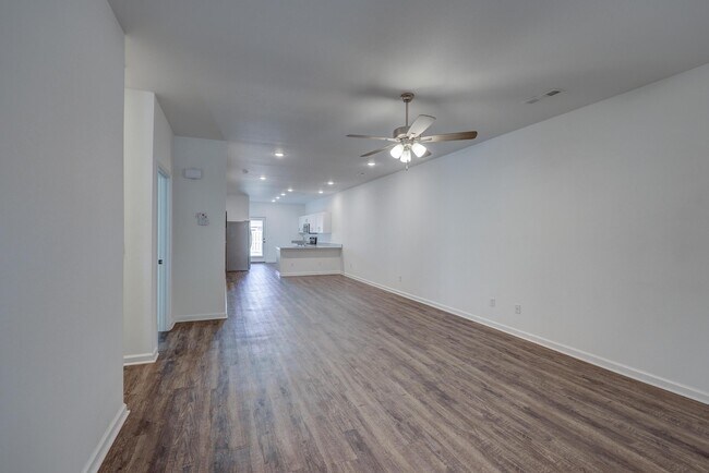 Building Photo - 707 Short Leaf Ln