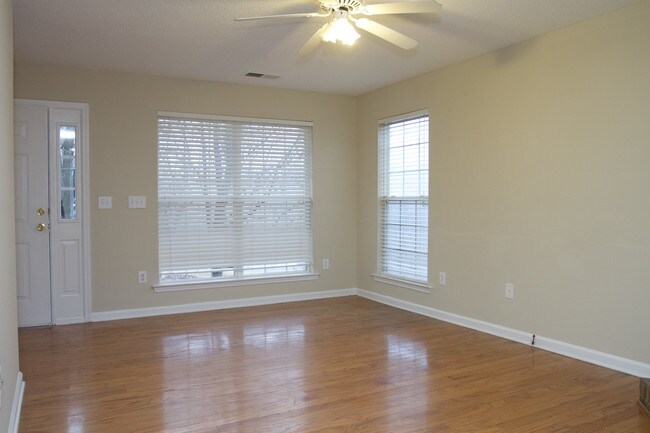 Building Photo - 116 Valley Glen Ct