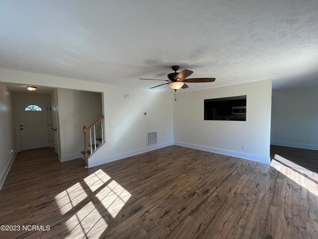 Building Photo - 117 Lightwater Dr