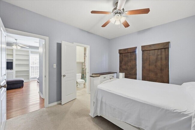 Building Photo - 2490 Amberwood Dr