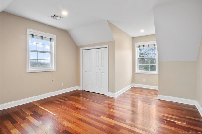 Building Photo - 46 Middlebury St
