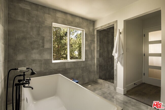 Building Photo - 2370 San Marco Dr