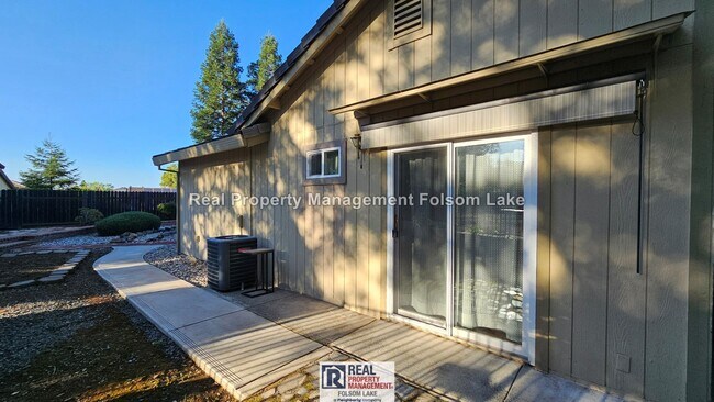 Building Photo - El Dorado Hills 4 bedrooms and 2 baths home with Detached 1 bedroom and 1 bath Cottage