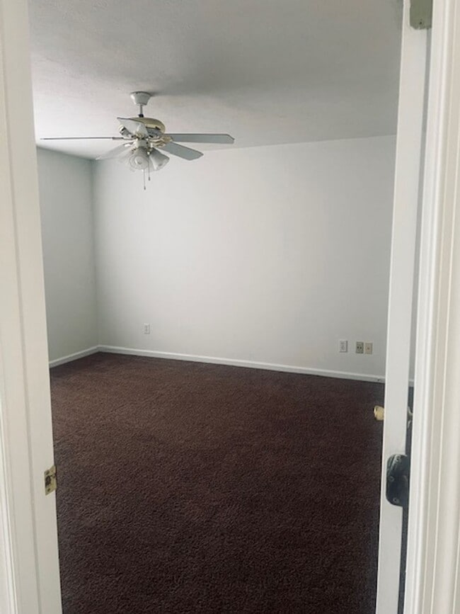 Building Photo - Jordans Crossing