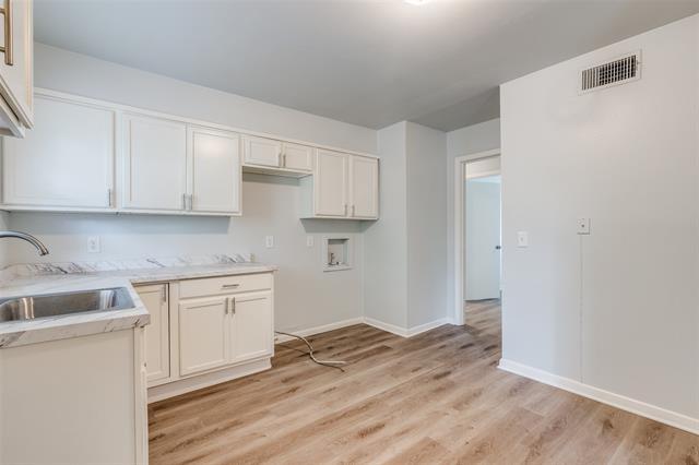 Building Photo - 10637 Dunaway Dr