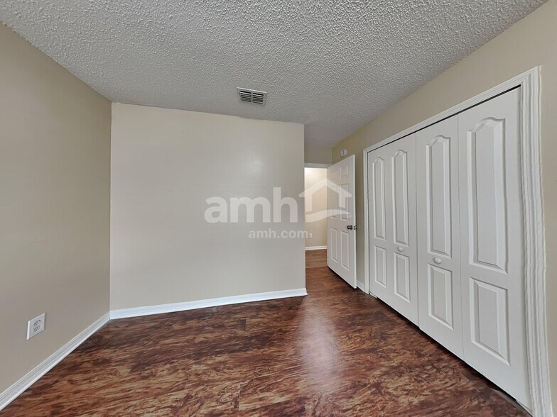 Building Photo - 10191 Wood Dove Way