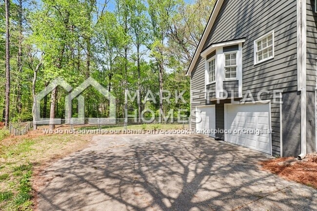 Building Photo - 2699 Foxglove Dr SW