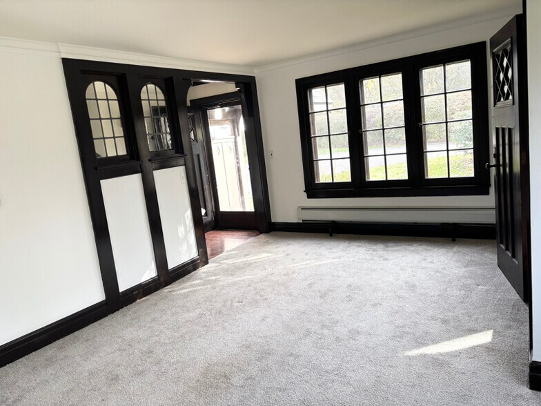 Building Photo - 708 Rock Beach Rd