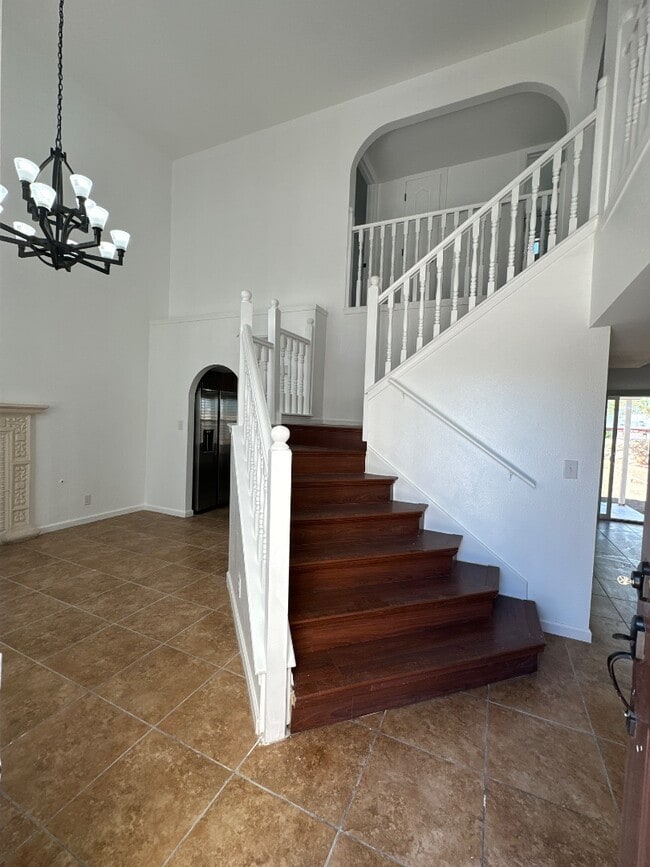 Building Photo - 7461 Plaza Redonda Dr