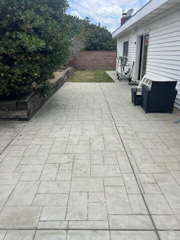 Building Photo - 624 W Woodcrest Ave