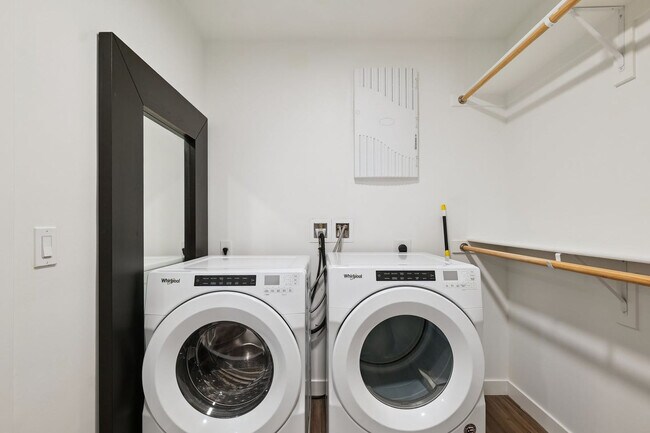 Building Photo - 222 E Jefferson St