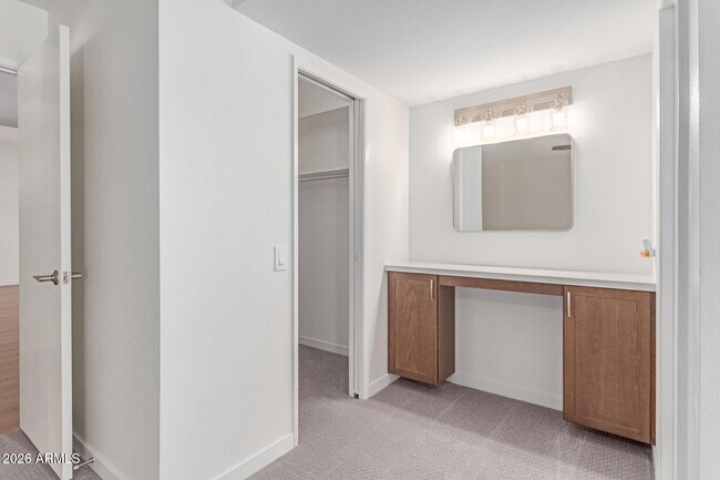 Building Photo - 16853 N Meadow Park Dr