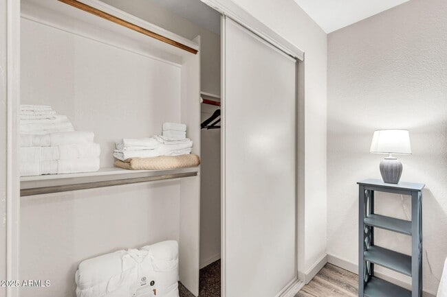 Building Photo - 8787 E Mountain View Rd