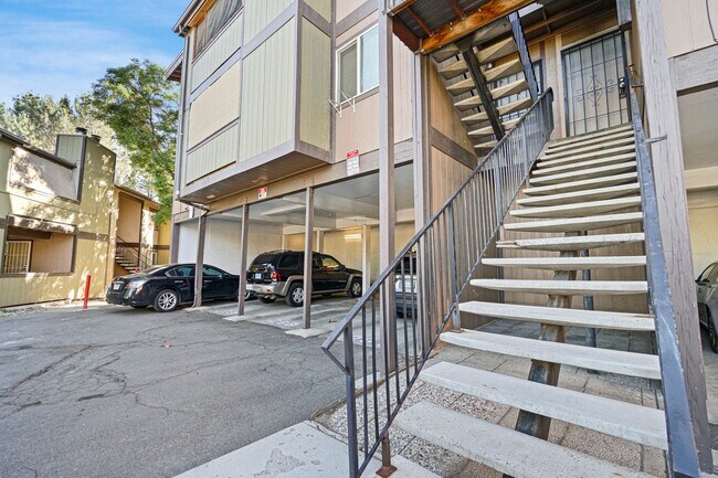 Building Photo - 2 bedroom, 2 bath Condo for rent in Reno, water, sewer and trash included.