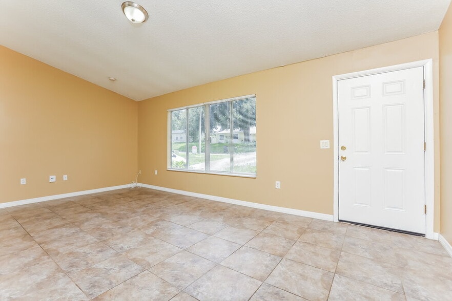 Building Photo - 5343 Broken Pine Cir