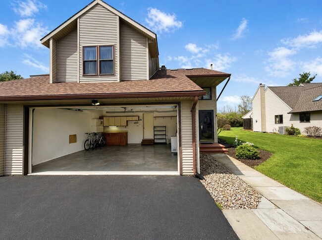 Building Photo - 209 Vivian Ln