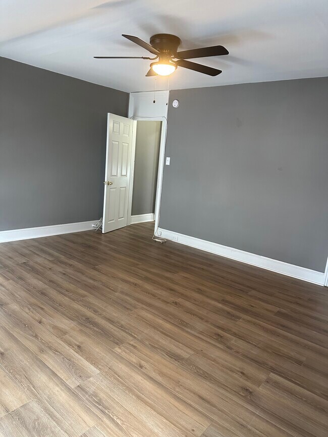 Building Photo - 204 Baldwin St