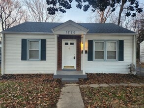 Building Photo - Adorable 2 bedroom with updates and washer/dryer hook-ups