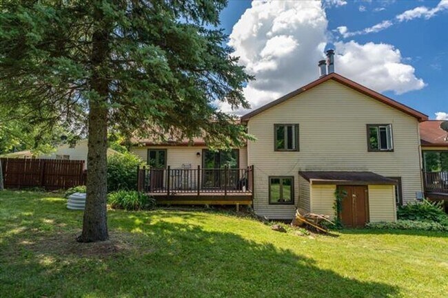Building Photo - 3909 Patrick Henry Way