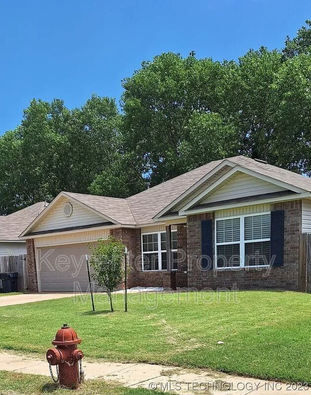 Building Photo - 1209 Ironstone Dr